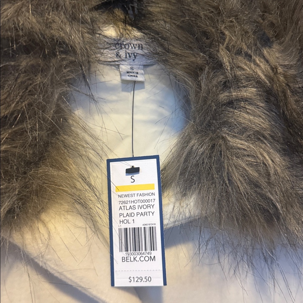 Crown & Ivy Cream Cape with Faux Fur Collar NWT - Picture 2 of 5